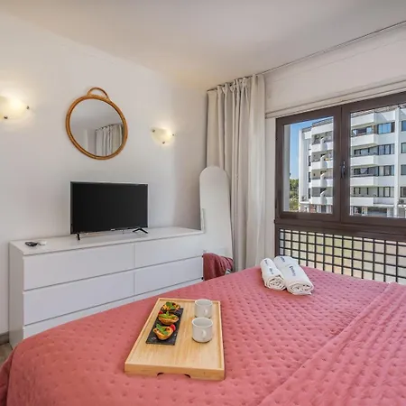 Apartment Vilamoura Retreat With Pool & Balcony By Hostwise