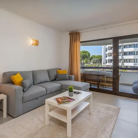 Vilamoura Retreat With Pool & Balcony By Hostwise Lejlighed