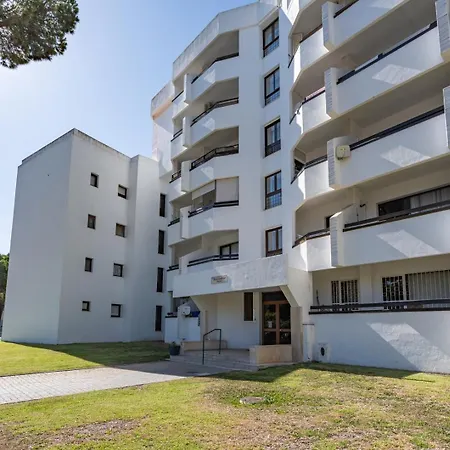 Apartment Vilamoura Retreat With Pool & Balcony By Hostwise Quarteira