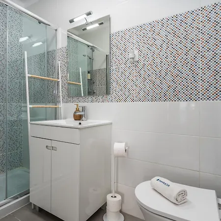 Vilamoura Retreat With Pool & Balcony By Hostwise *