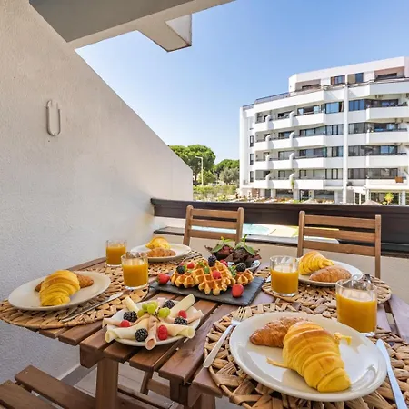 Lejlighed Vilamoura Retreat With Pool & Balcony By Hostwise