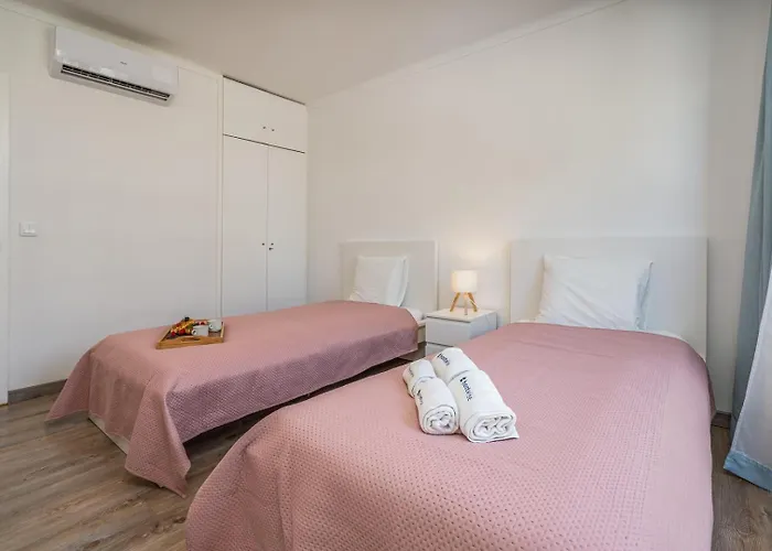 公寓 Vilamoura Retreat With Pool & Balcony By Hostwise *
