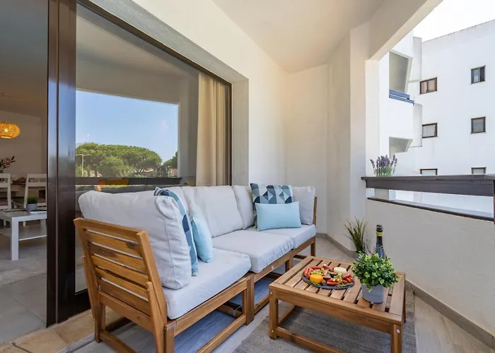 Apartment Vilamoura Retreat With Pool & Balcony By Hostwise Quarteira