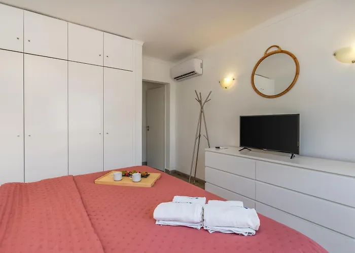 Vilamoura Retreat With Pool & Balcony By Hostwise Apartment *