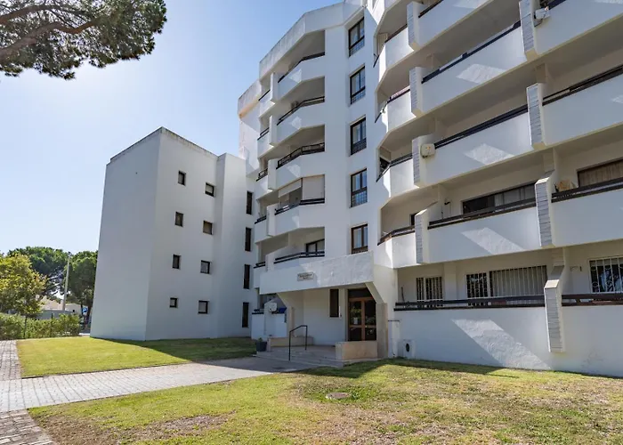Apartment Vilamoura Retreat With Pool & Balcony By Hostwise Quarteira