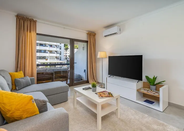Apartment Vilamoura Retreat With Pool & Balcony By Hostwise *